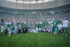 Bursaspor, şampiyonluğunu ilan ederek 1. Lig'e yükselmeyi garantiledi