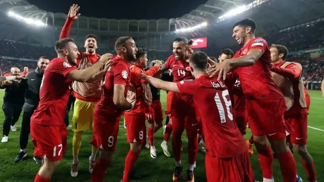 A Milli Takım’ın Dünya Kupası Marşı Yayında: Türkler Geliyor Taraftarlarla Buluştu